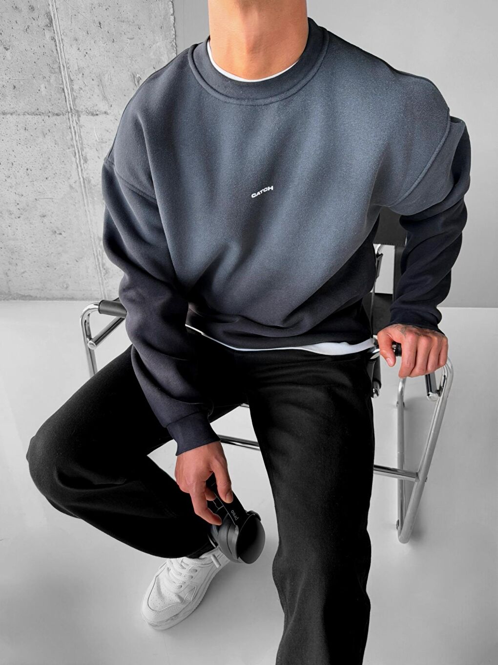 Erkek Rahat Kalıp Baskılı Yuvarlak Yaka Sweatshirt Siyah-2