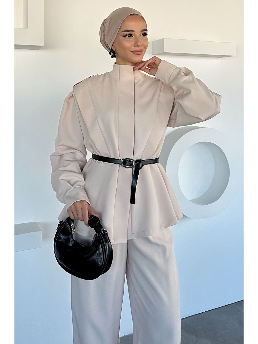 Bej Kemer Aksesuarlı Ceket Bel Lastikli Pileli Pantolon Tesettür İkili Takım-1