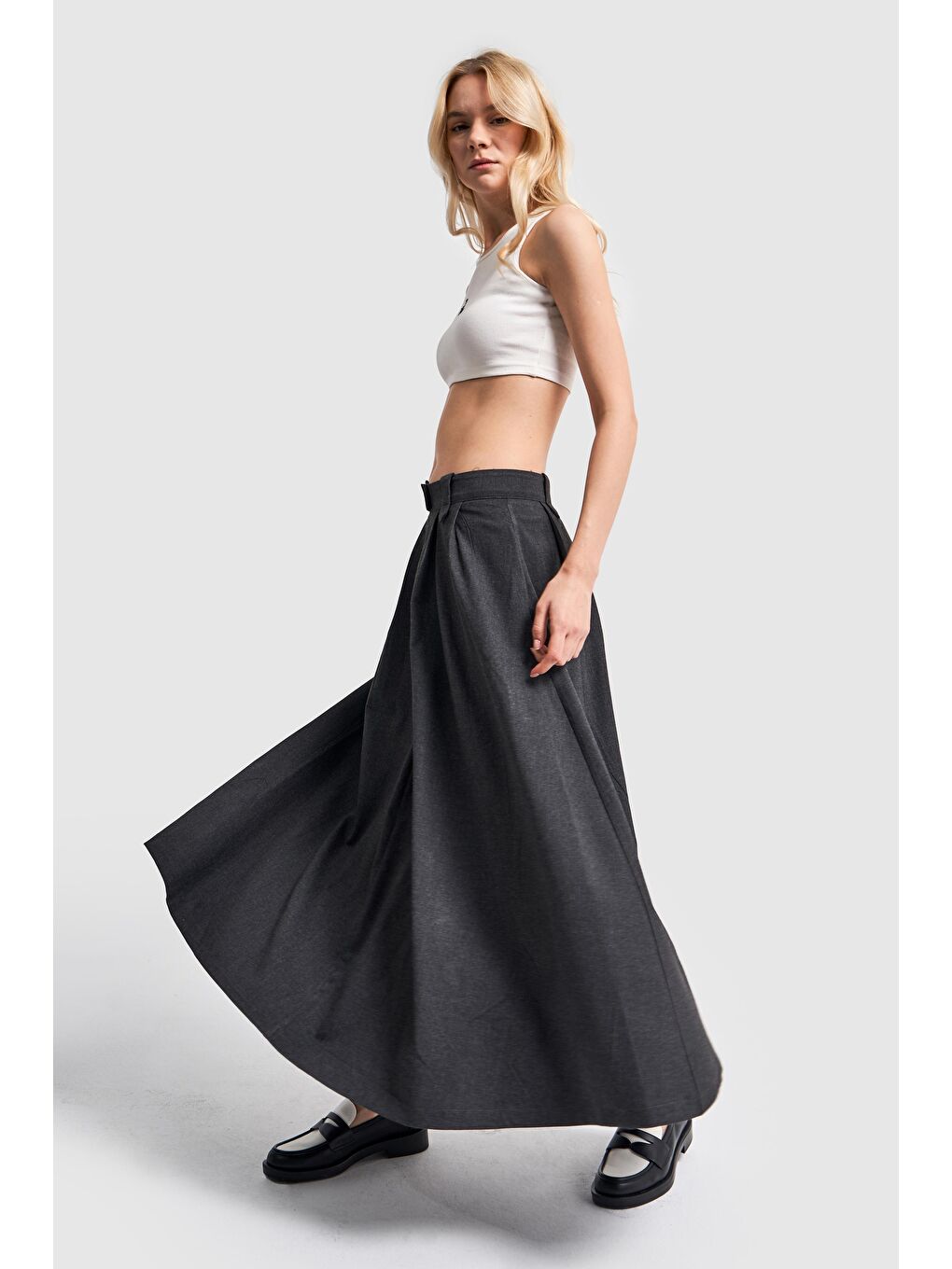 Kadın Antrasit Renk Önü Pileli A Form Verevli Maxi Boy Kumaş Etek-1