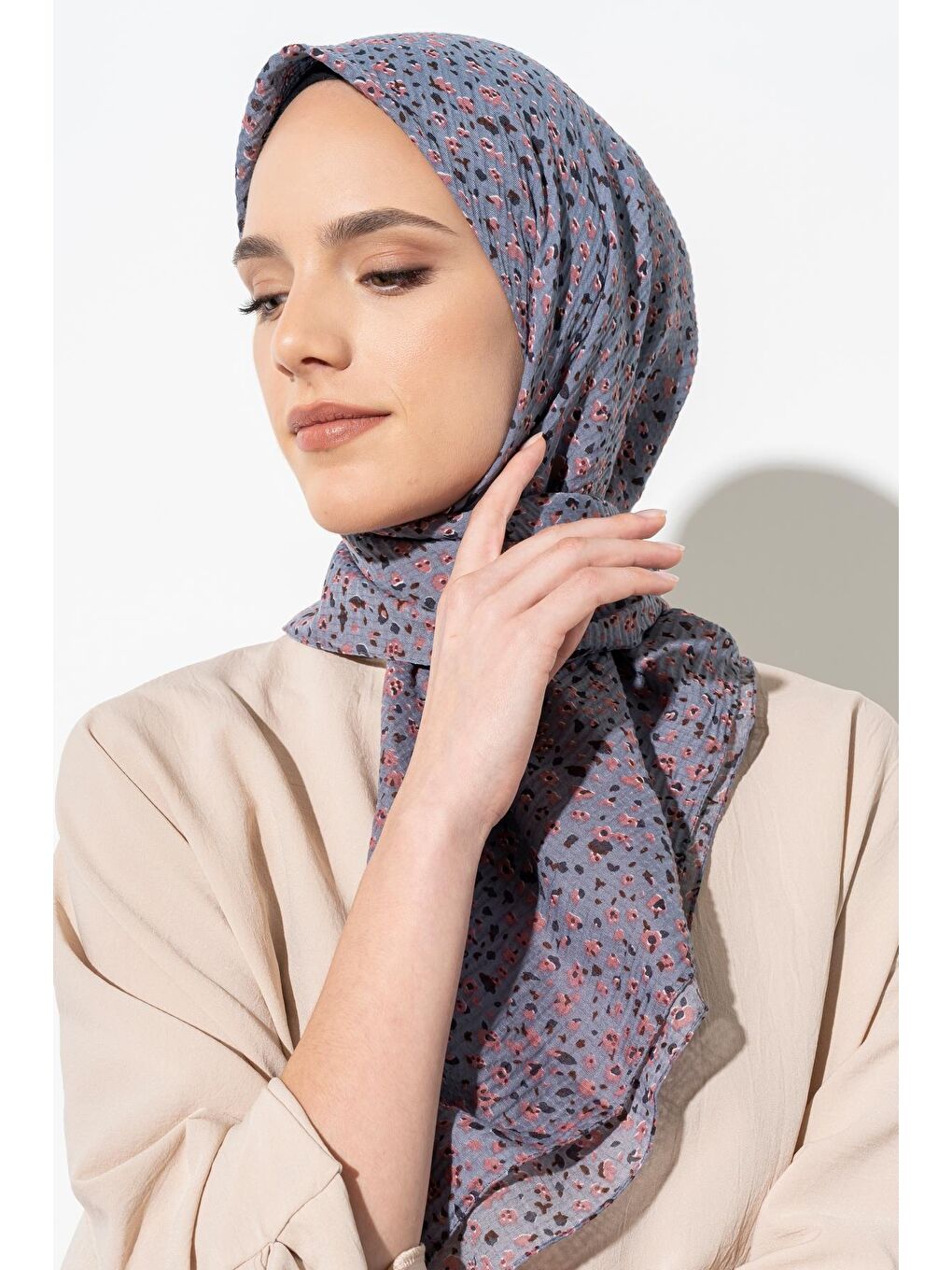 Gri Kadın Tesettür Kırışmaz Bürümcük Eşarp-1