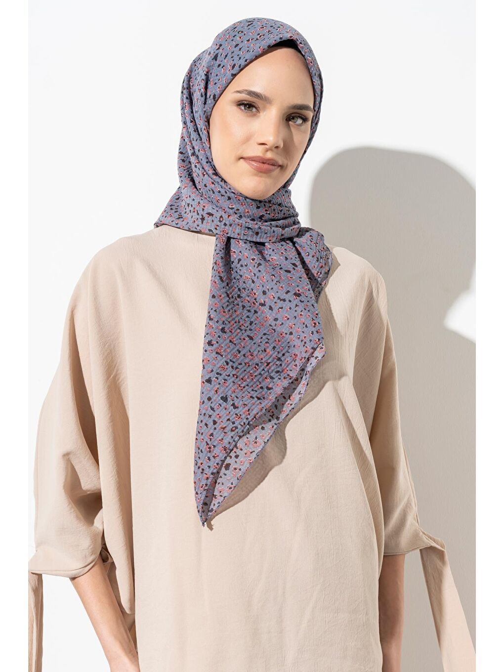 Gri Kadın Tesettür Kırışmaz Bürümcük Eşarp-3