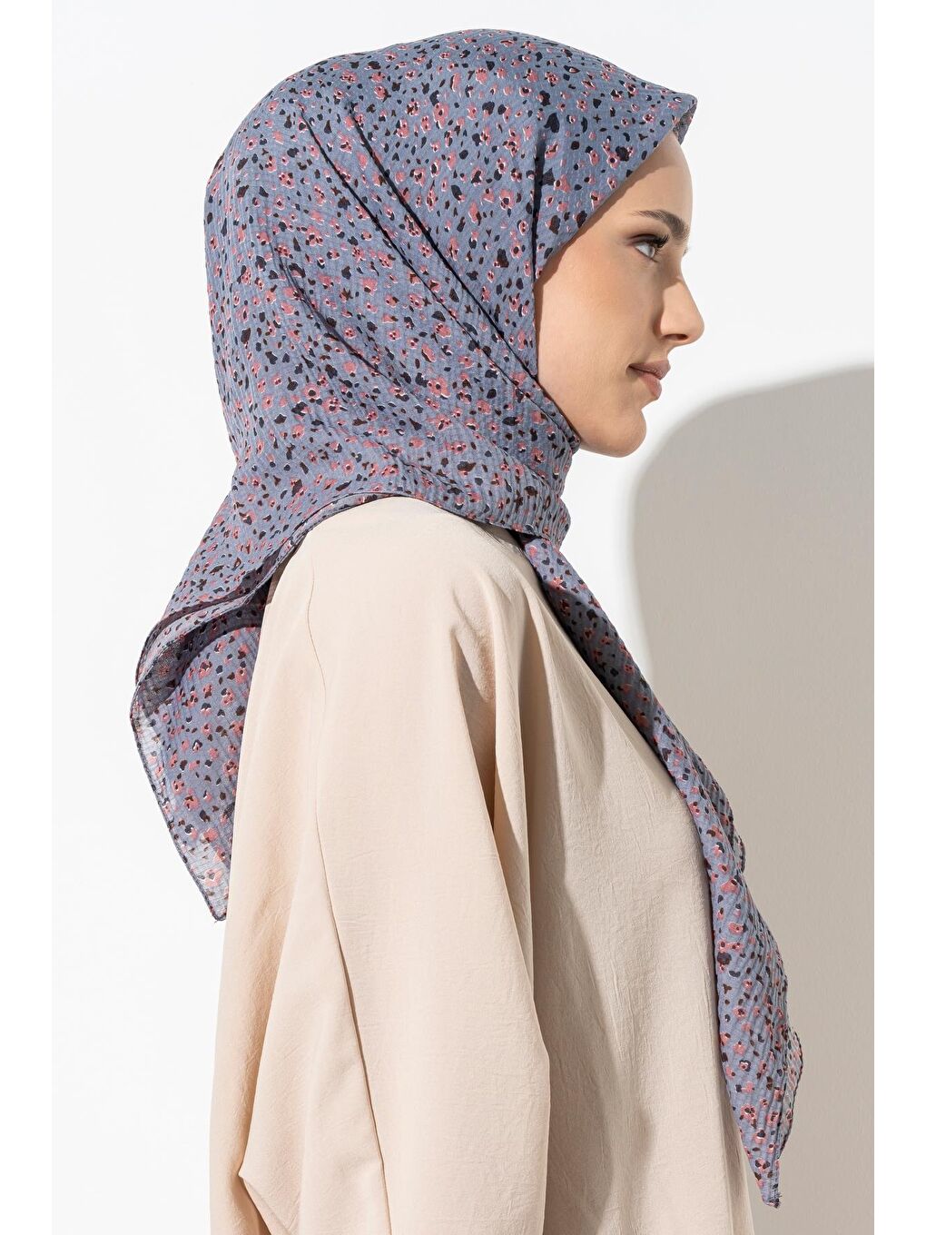 Gri Kadın Tesettür Kırışmaz Bürümcük Eşarp-4