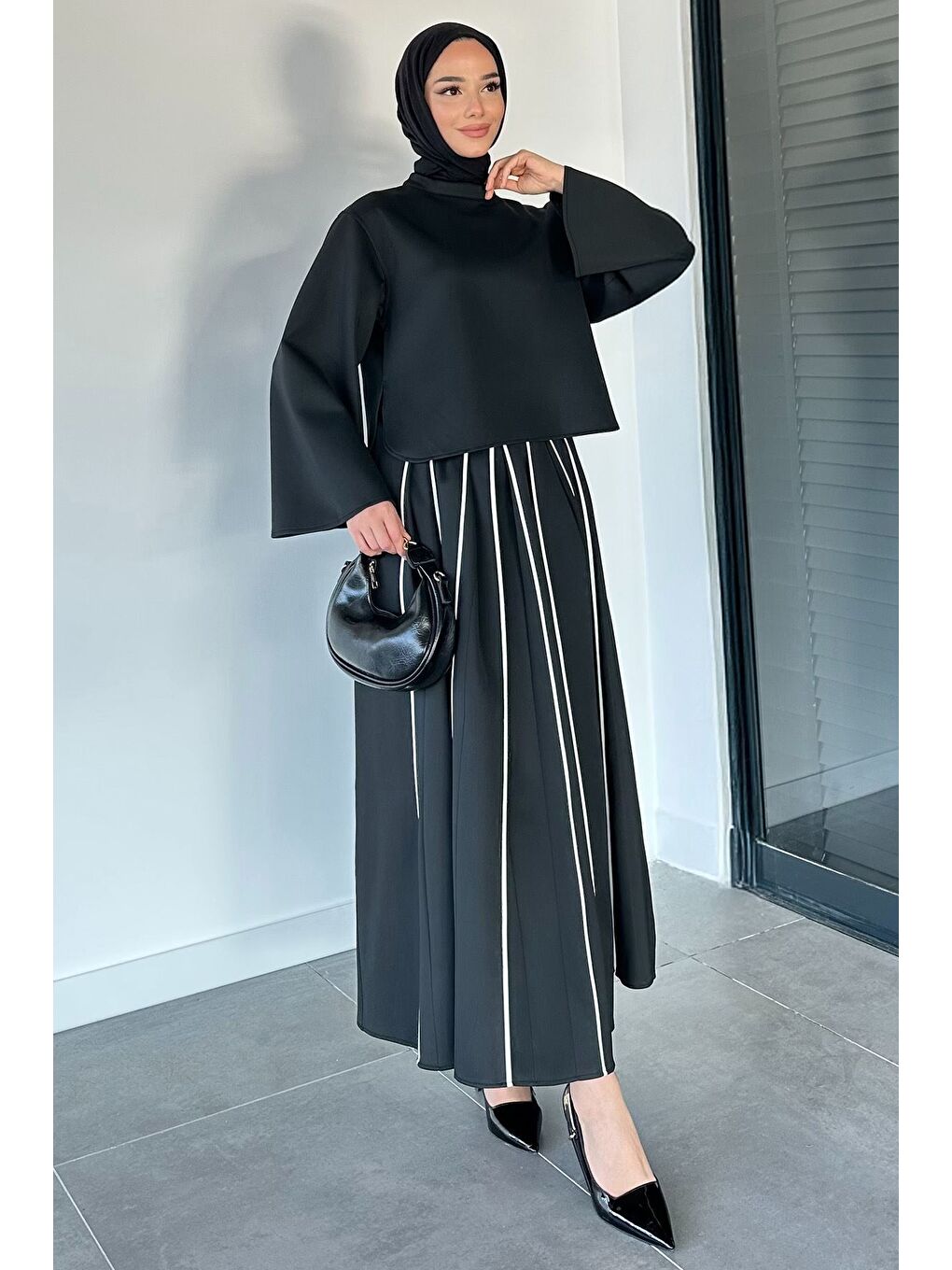 Siyah Sırt Fermuarlı Bluz Şerit Desenli Bel Lastiklli Etek Tesettür İkili Takım