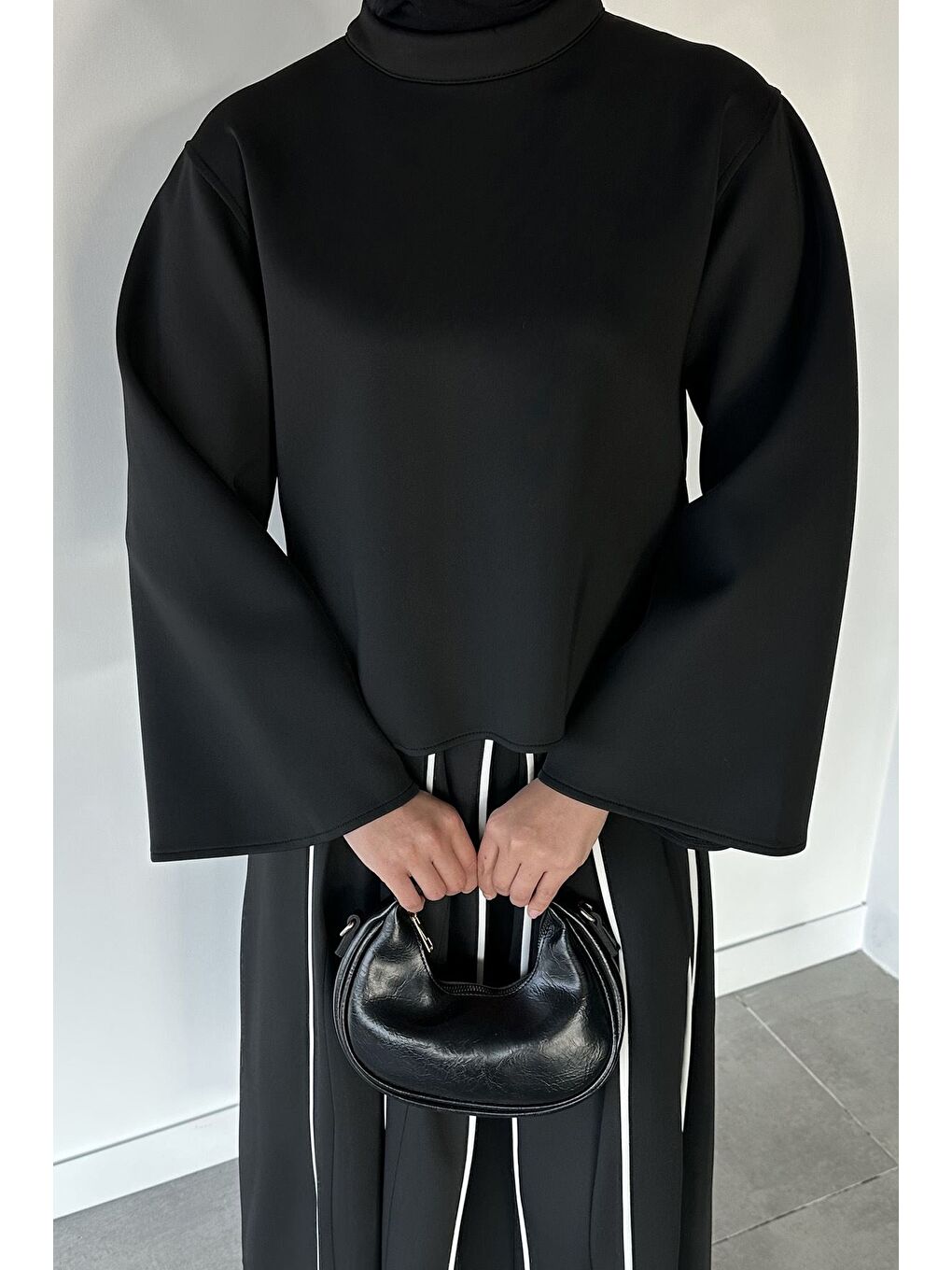 Siyah Sırt Fermuarlı Bluz Şerit Desenli Bel Lastiklli Etek Tesettür İkili Takım-3