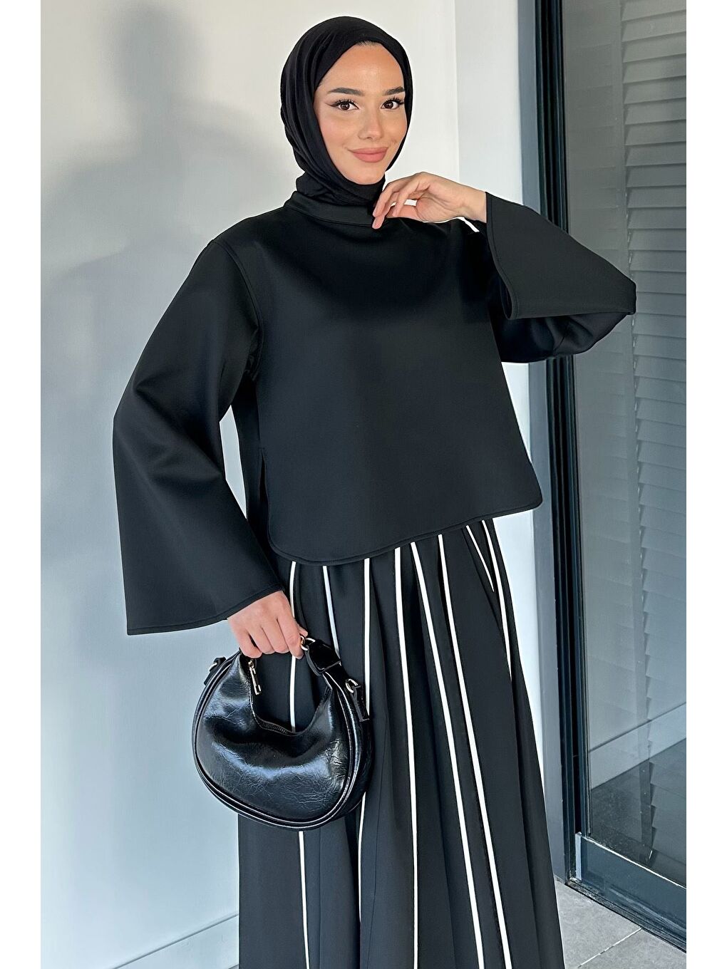 Siyah Sırt Fermuarlı Bluz Şerit Desenli Bel Lastiklli Etek Tesettür İkili Takım-5