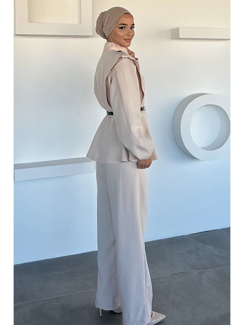 Bej Kemer Aksesuarlı Ceket Bel Lastikli Pileli Pantolon Tesettür İkili Takım-6