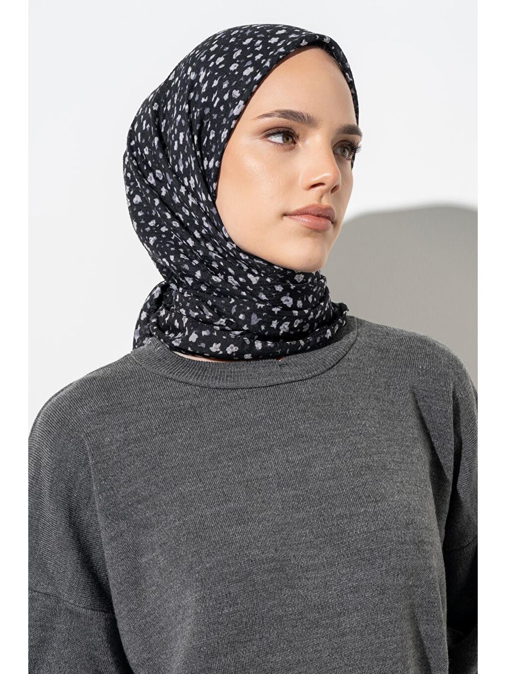 Siyah Kadın Tesettür Kırışmaz Bürümcük Eşarp