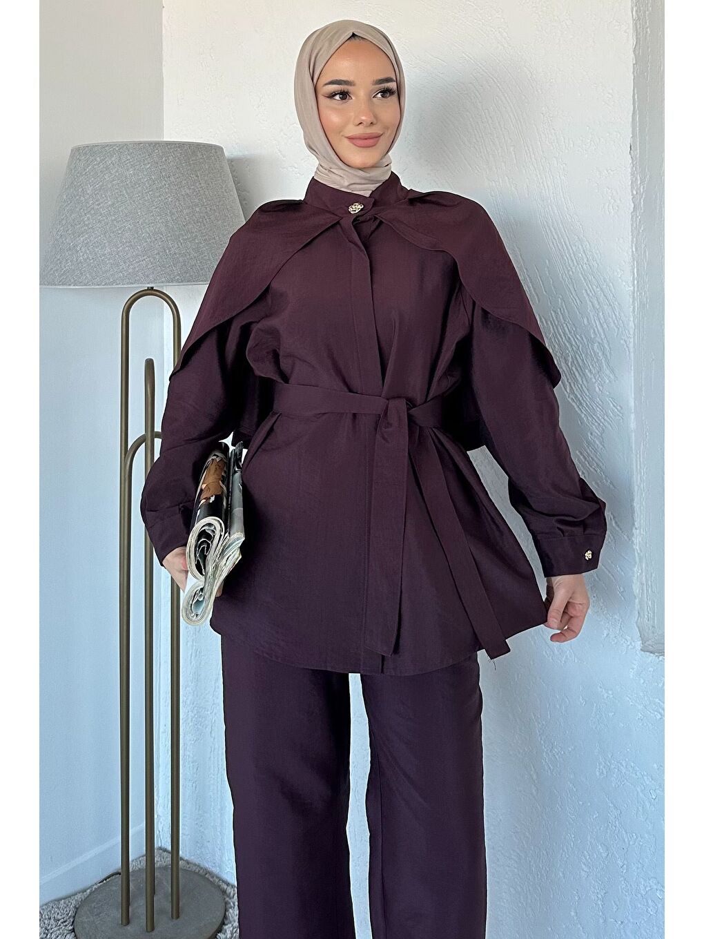 Mürdüm Pelerinli Broş Detaylı Kuşaklı Tunik Bel Lastikli Pantolon Tesettür İkili Takım-2