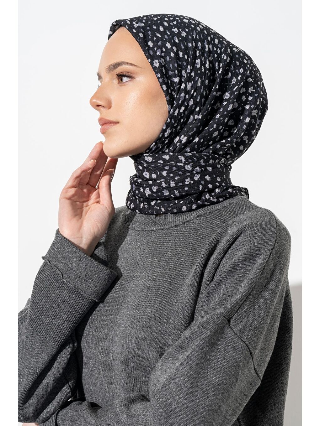 Siyah Kadın Tesettür Kırışmaz Bürümcük Eşarp-2