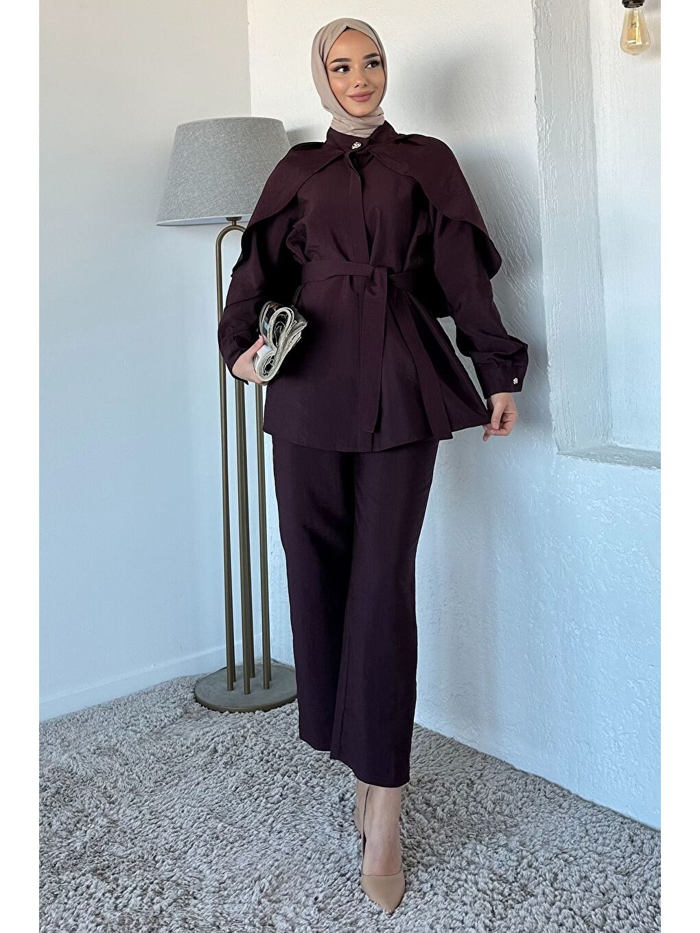 Mürdüm Pelerinli Broş Detaylı Kuşaklı Tunik Bel Lastikli Pantolon Tesettür İkili Takım-4