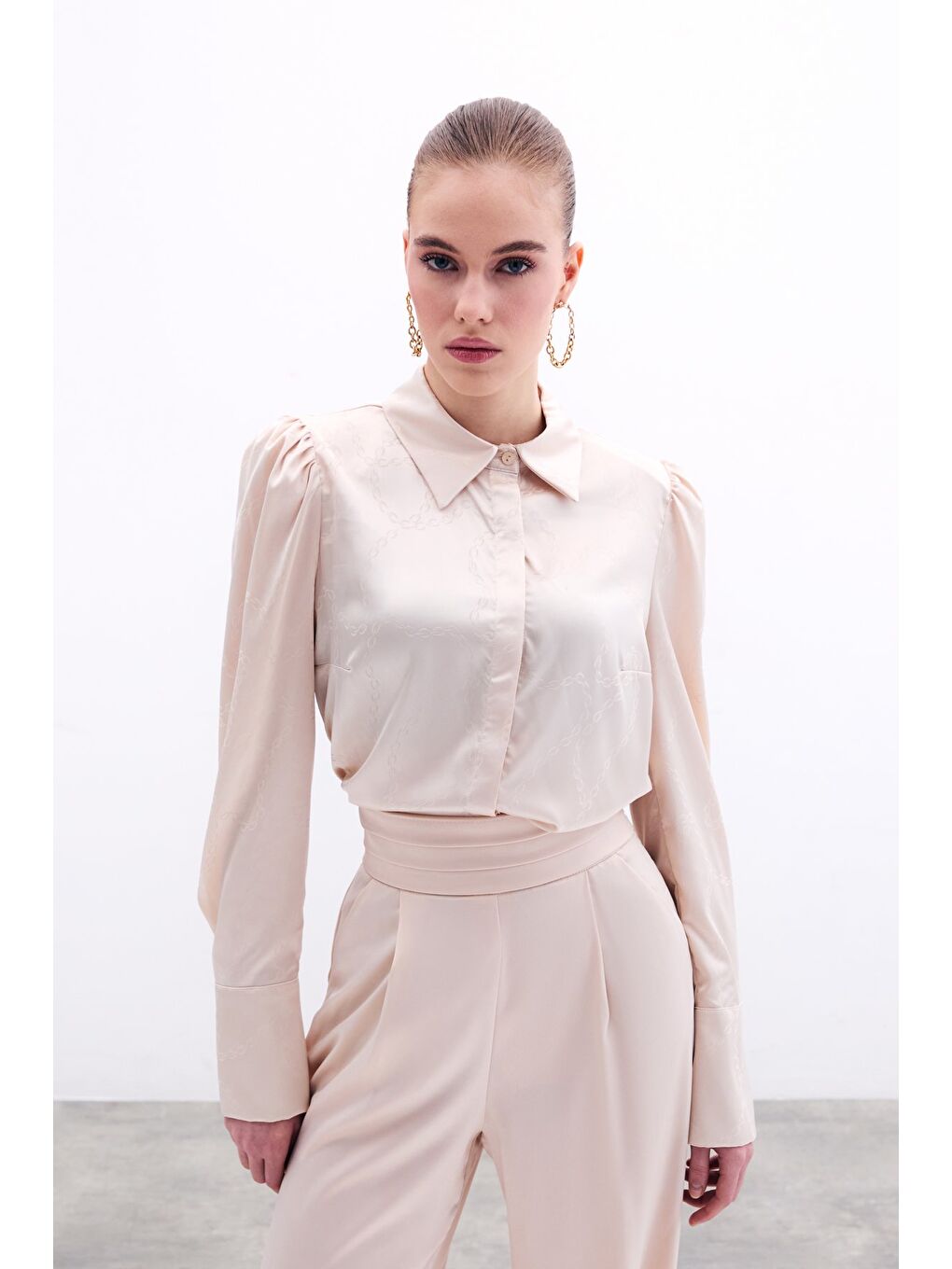 Bej Vatkalı Desenli Saten Gömlek - Taş-1