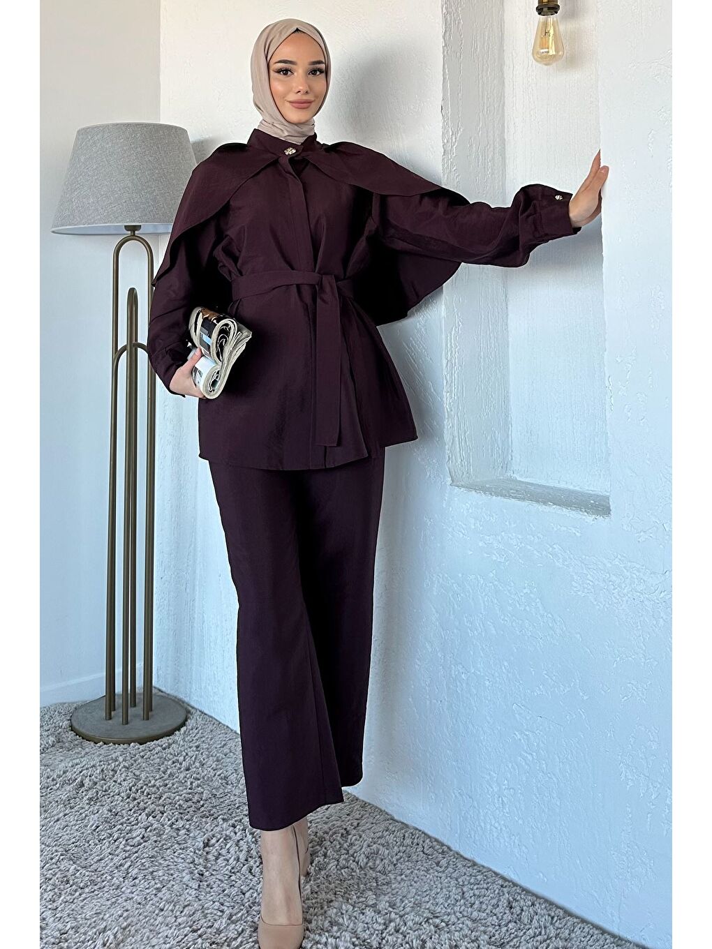 Mürdüm Pelerinli Broş Detaylı Kuşaklı Tunik Bel Lastikli Pantolon Tesettür İkili Takım-7