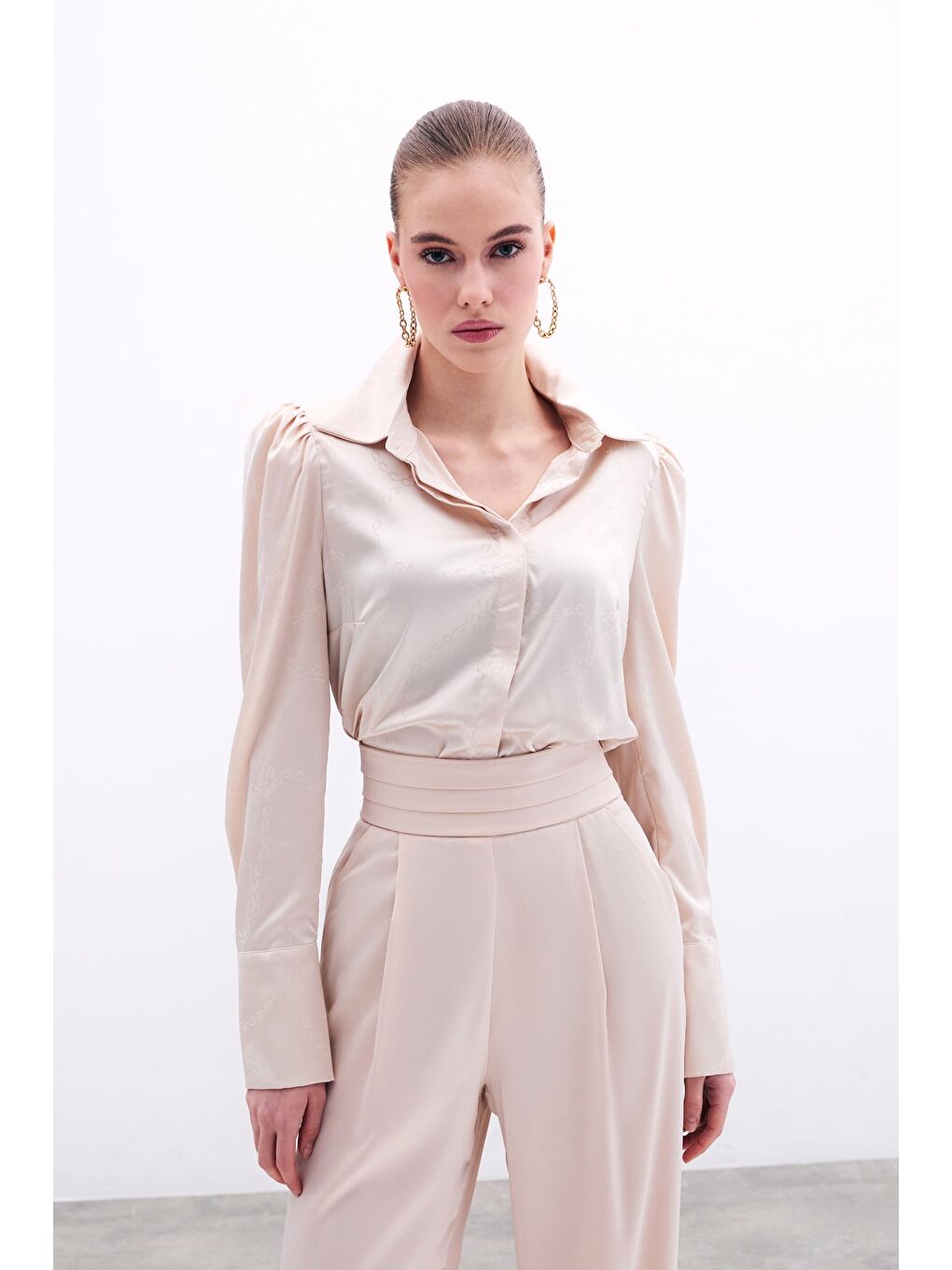 Bej Vatkalı Desenli Saten Gömlek - Taş-2