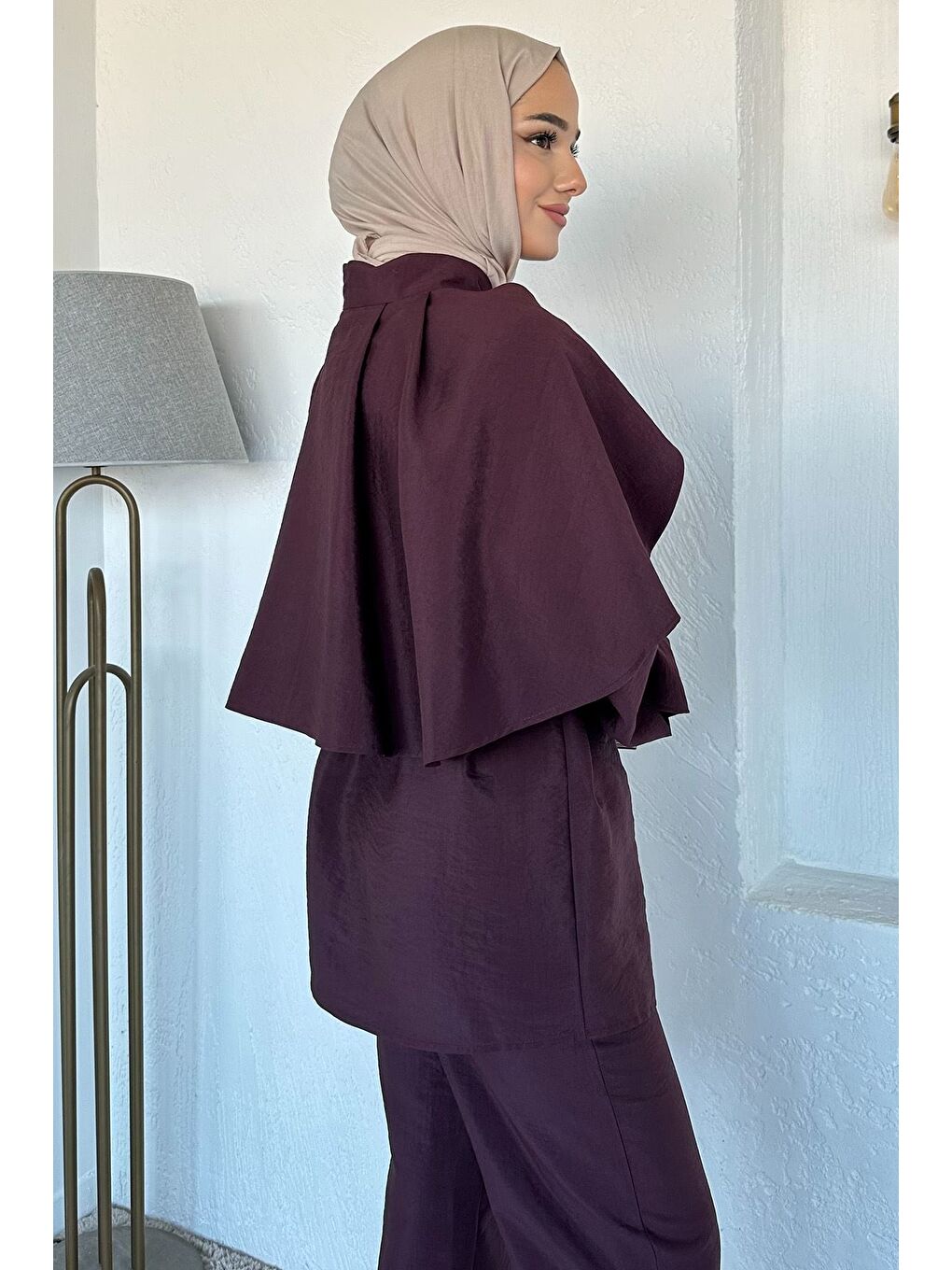 Mürdüm Pelerinli Broş Detaylı Kuşaklı Tunik Bel Lastikli Pantolon Tesettür İkili Takım-8