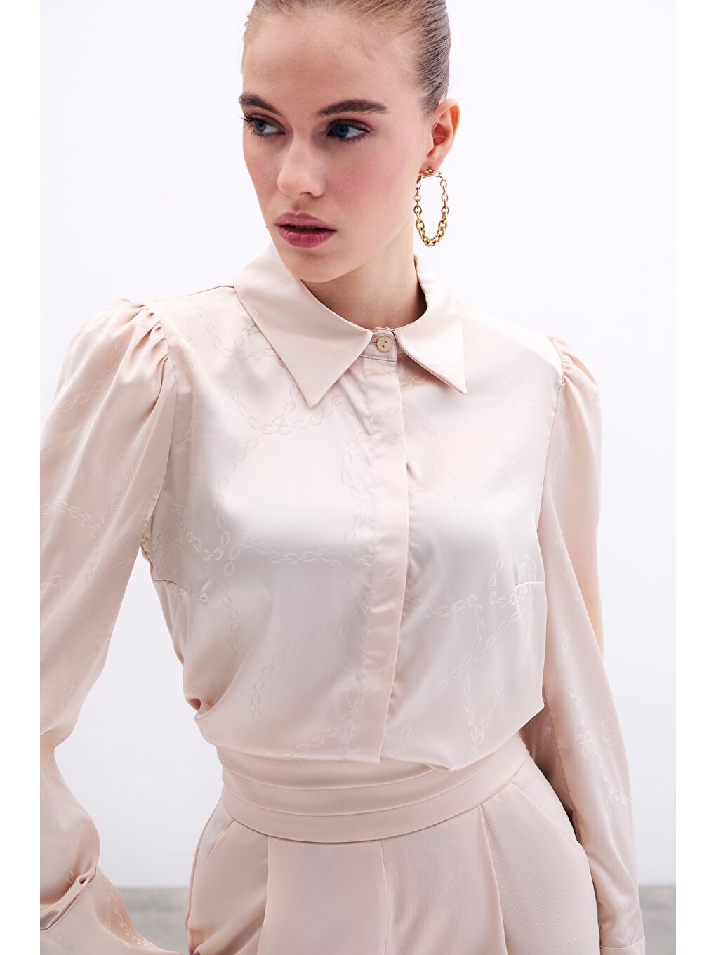 Bej Vatkalı Desenli Saten Gömlek - Taş-5