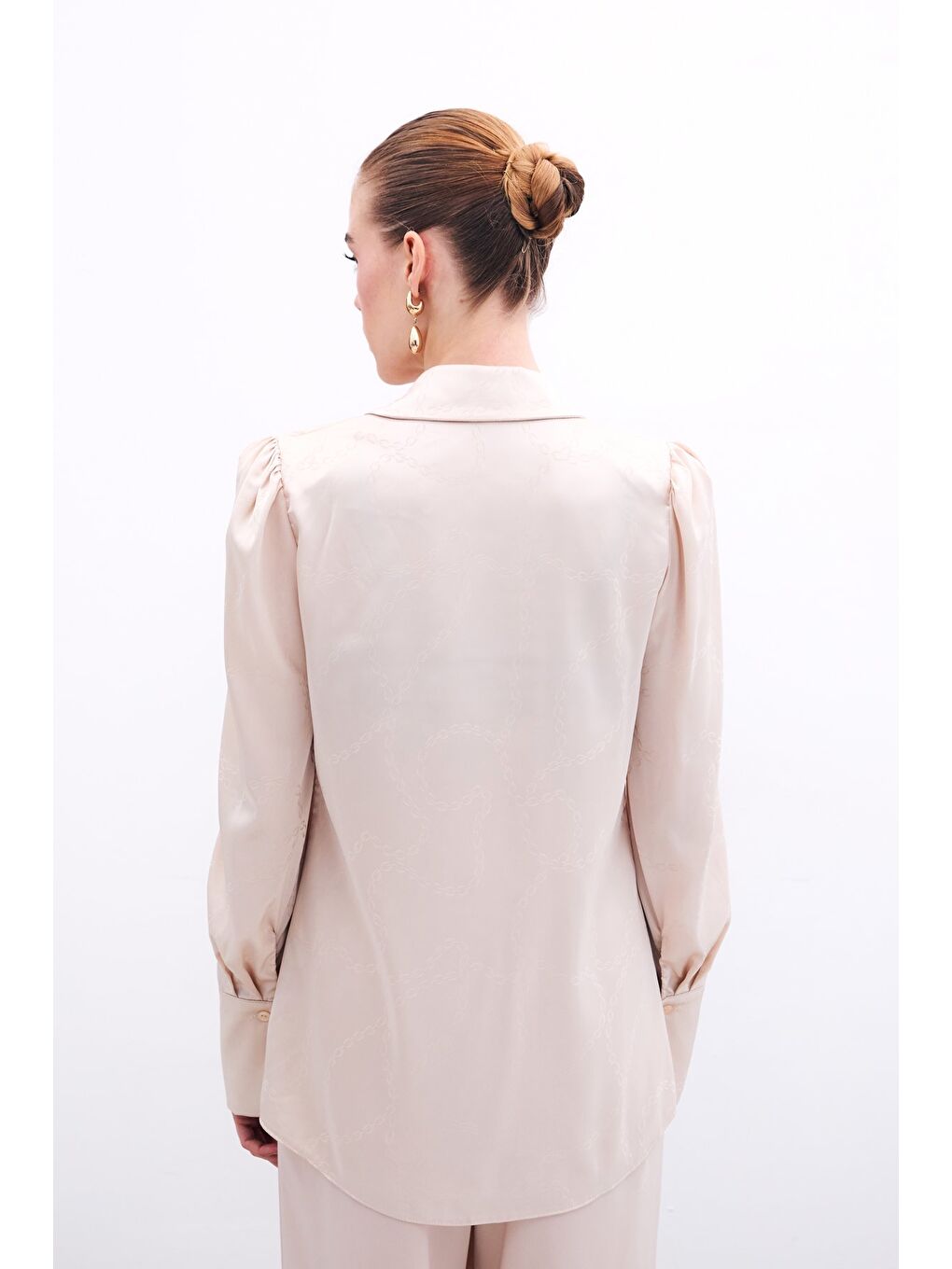 Bej Vatkalı Desenli Saten Gömlek - Taş-6