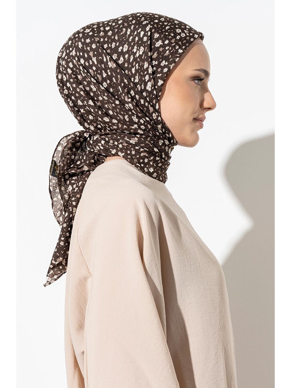 Kahverengi Kadın Tesettür Kırışmaz Bürümcük Eşarp-3