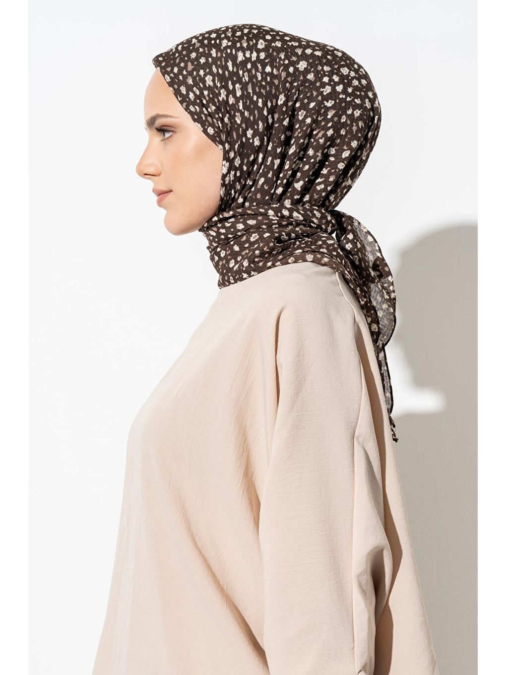 Kahverengi Kadın Tesettür Kırışmaz Bürümcük Eşarp-4