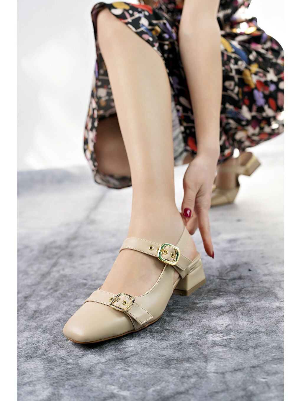 Bej YUQİ Arkası Açık Küt Burun Çift Kemerli Kadın Günlük Klasik Kısa Topuklu Ayakkabı-6