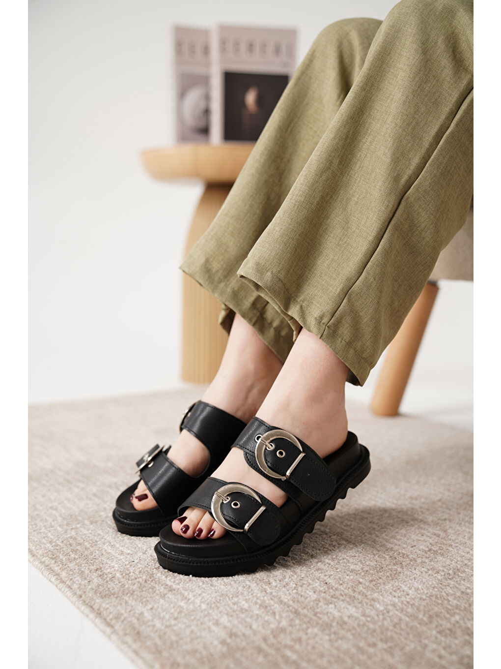 Siyah D0793 Günlük Ortopedik Çift Toka Konforlu Terlik