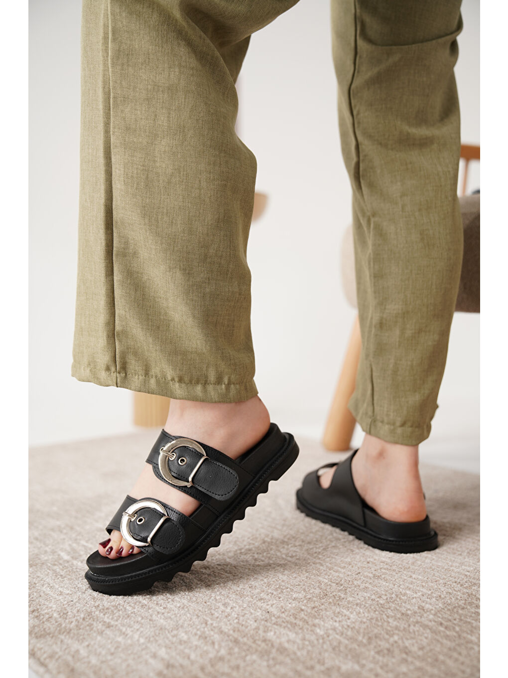 Siyah D0793 Günlük Ortopedik Çift Toka Konforlu Terlik-1