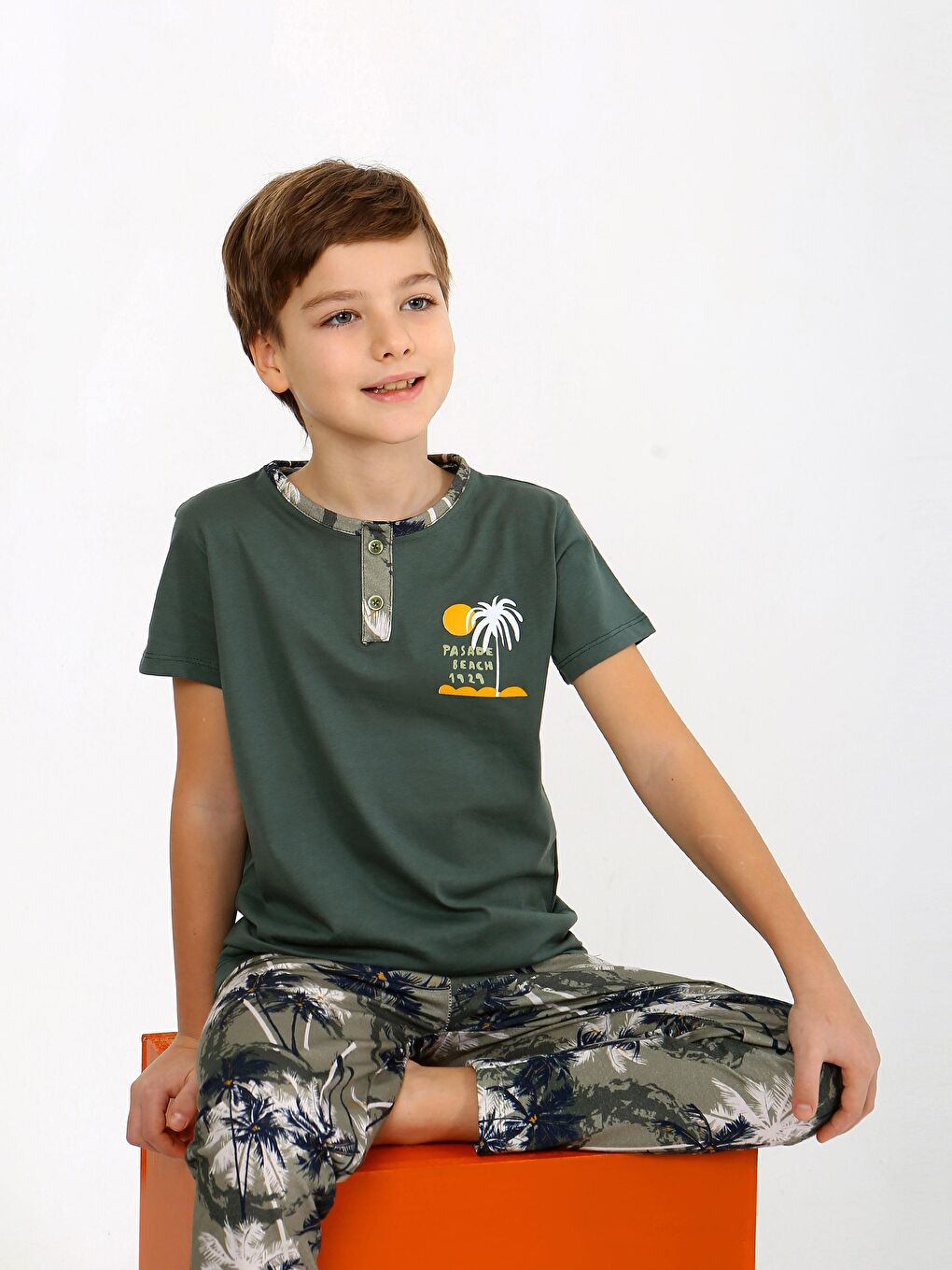 Yeşil Erkek Çocuk Kısa Kollu Düğme Detaylı %100 Pamuklu Pijama Takımı The Palm-2