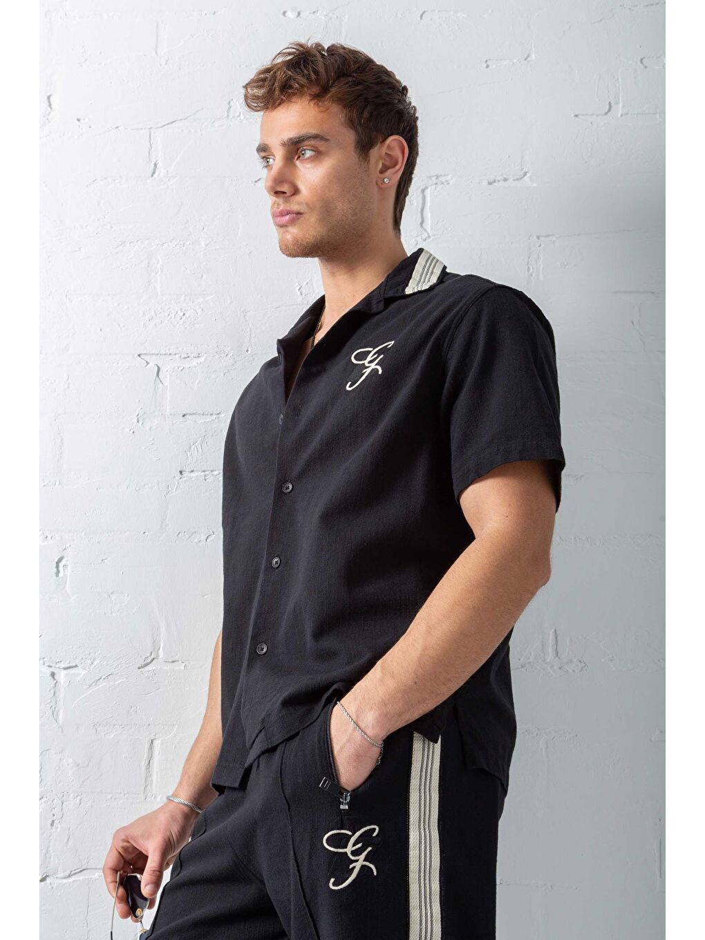Erkek Relax Fit Keten Görünümlü Nakışlı %100 Pamuk Gömlek Siyah-1