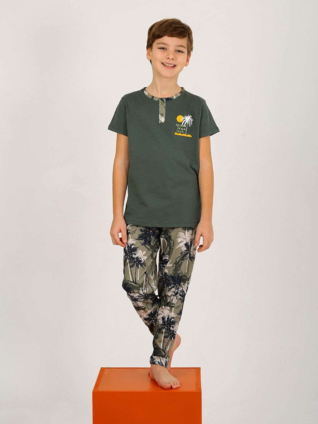 Yeşil Erkek Çocuk Kısa Kollu Düğme Detaylı %100 Pamuklu Pijama Takımı The Palm-3