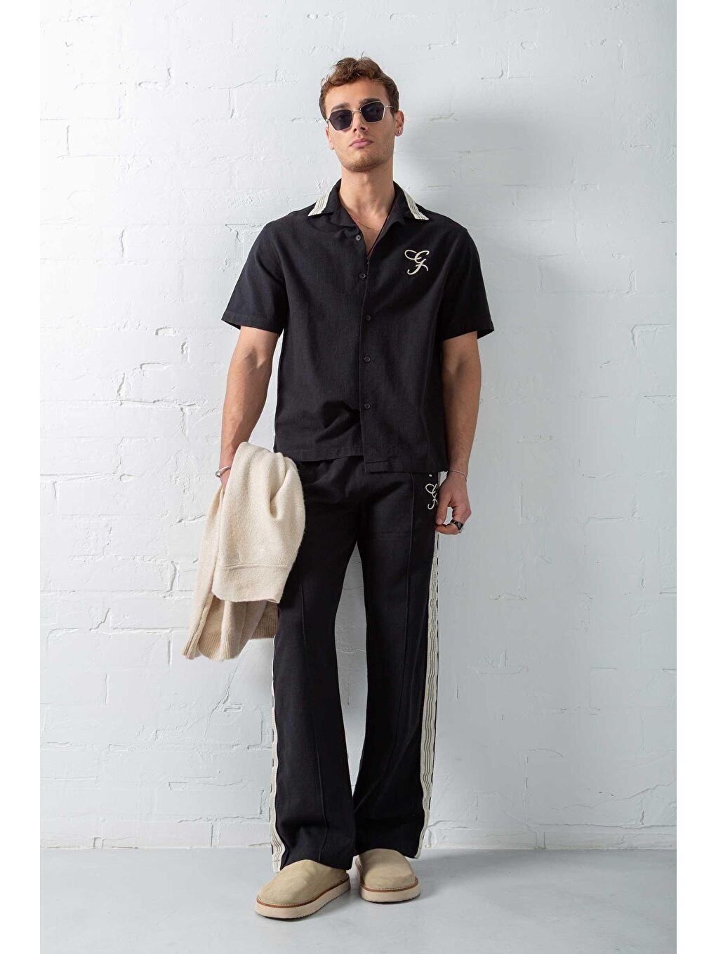 Erkek Relax Fit Keten Görünümlü Nakışlı %100 Pamuk Gömlek Siyah-2