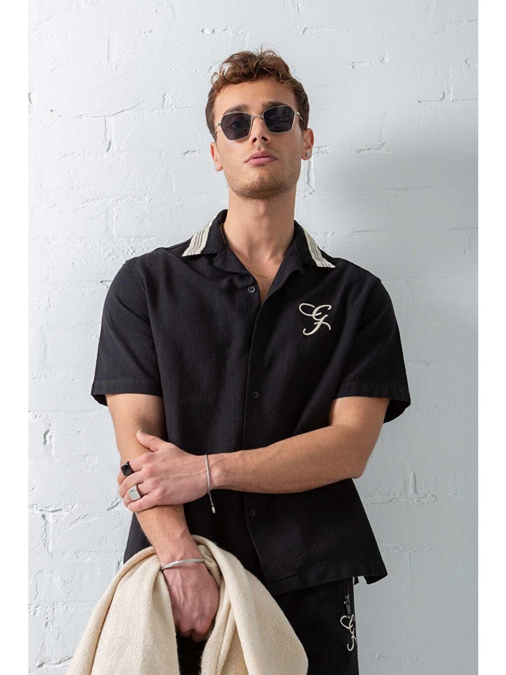 Erkek Relax Fit Keten Görünümlü Nakışlı %100 Pamuk Gömlek Siyah-4