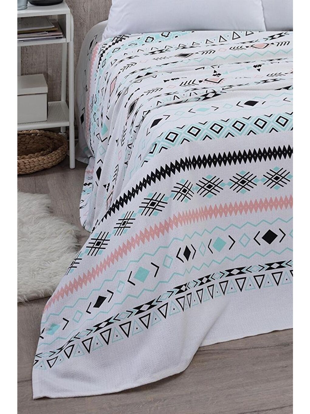 Beyaz Battal Boy Desenli Pike 240x260 cm-1