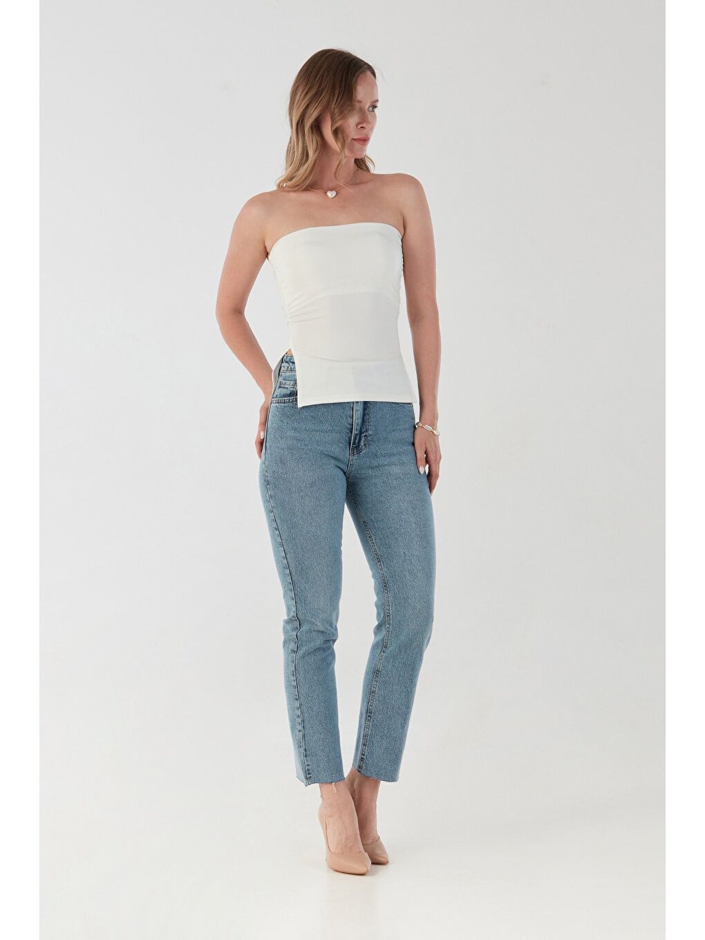 Beyaz Basic Yanları Yırtmaçlı Kaplı Straplez Bluz-1