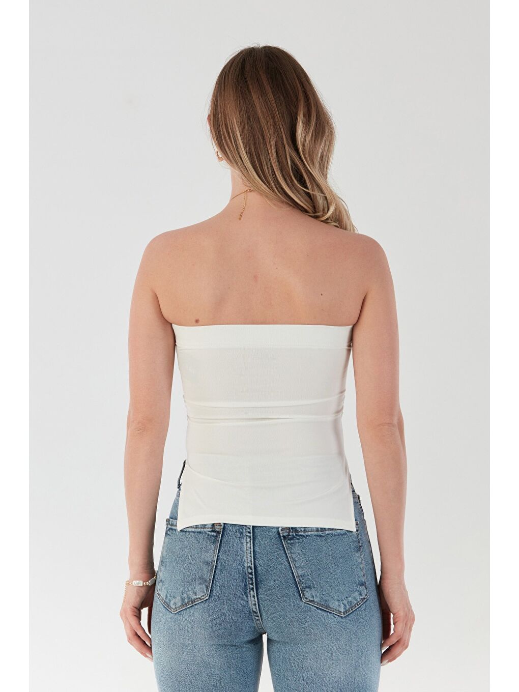 Beyaz Basic Yanları Yırtmaçlı Kaplı Straplez Bluz-3