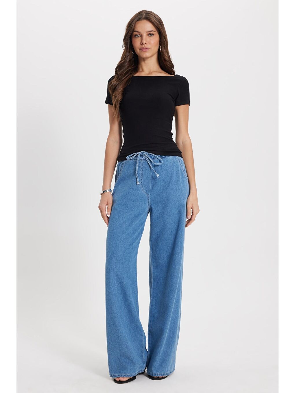 Kadın Slim Fit Dar Kesim Pamuklu Yumuşak Dokulu Kısa Kollu Kayık Yaka Siyah Tişört-1