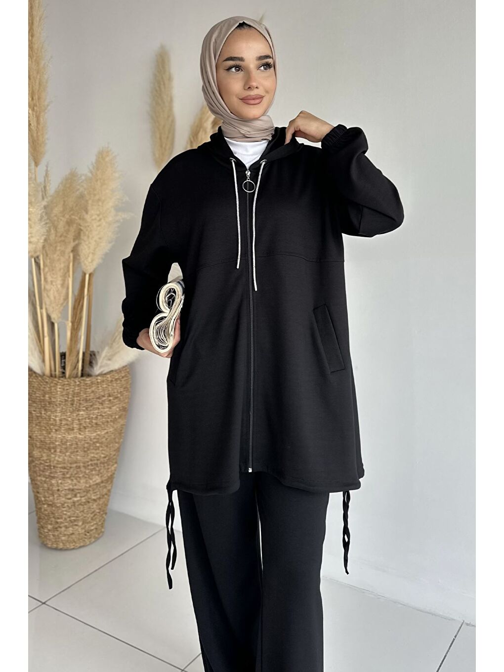 Siyah Ön Fermuarlı Kapüşonlu Tunik Bel Lastikli Pantolon Tesettür İkili Takım-2