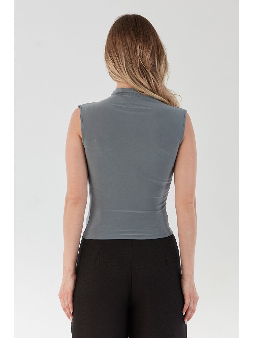 Antrasit Omzu Ve Yanları Drapeli Dik Yaka Bluz-3