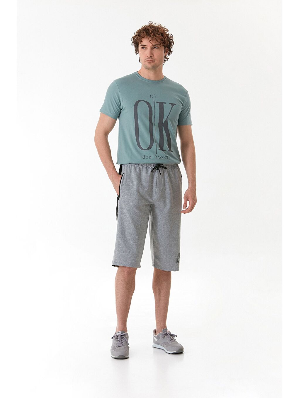 Gri 98 Baskılı Cebi Fermuarlı Kapri-1