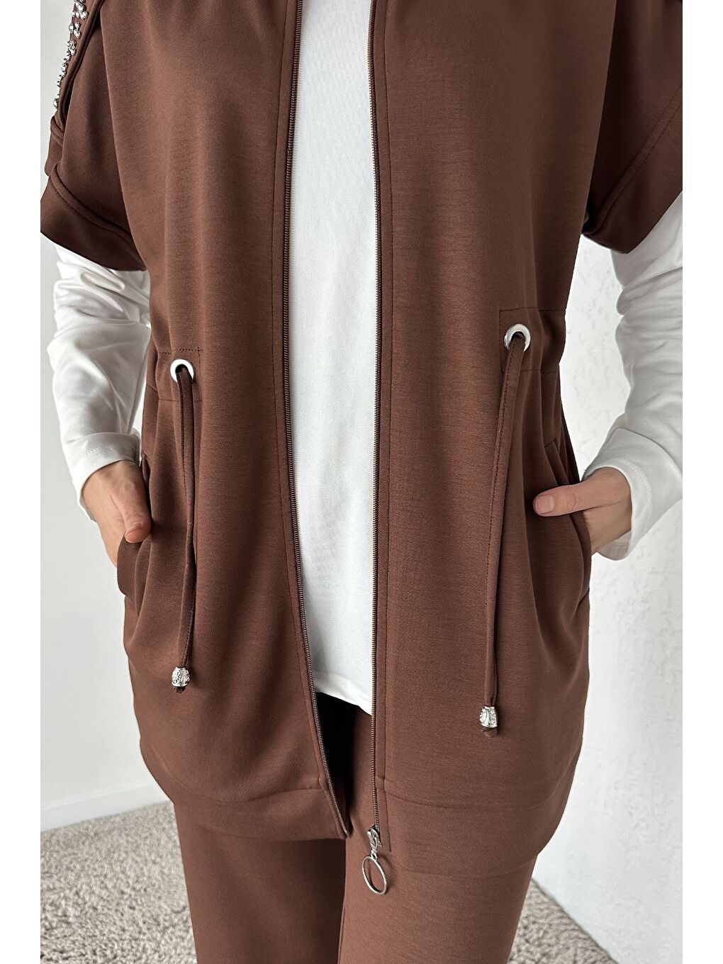 Kahverengi Bel Lastikli Pantolon Taş İşlemeli Tunik Bluz Tesettür Üçlü Takım-6