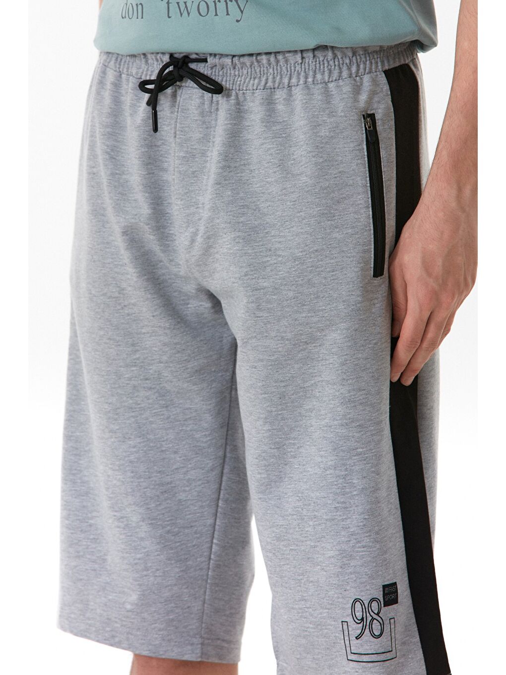 Gri 98 Baskılı Cebi Fermuarlı Kapri-4