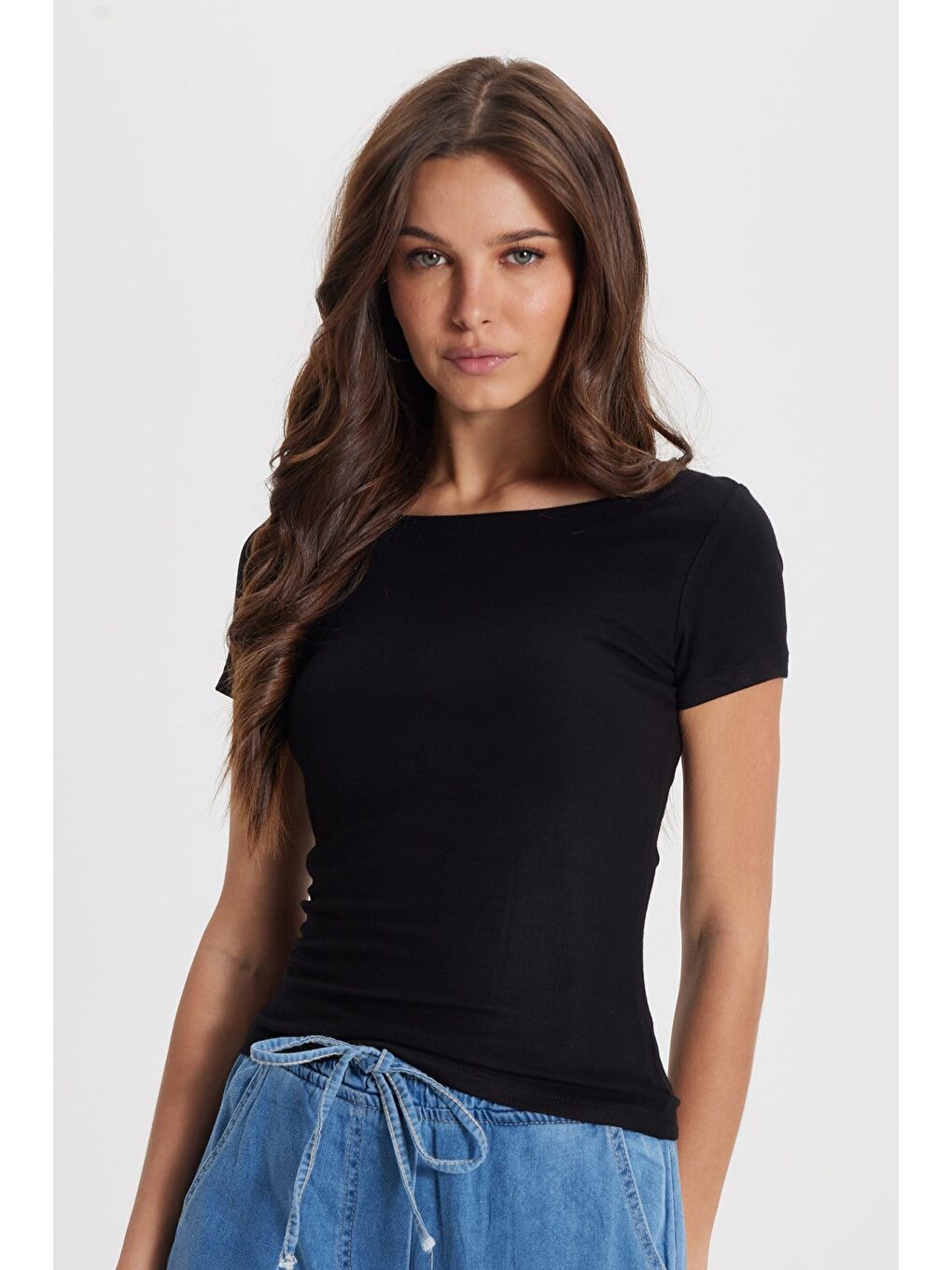 Kadın Slim Fit Dar Kesim Pamuklu Yumuşak Dokulu Kısa Kollu Kayık Yaka Siyah Tişört-6