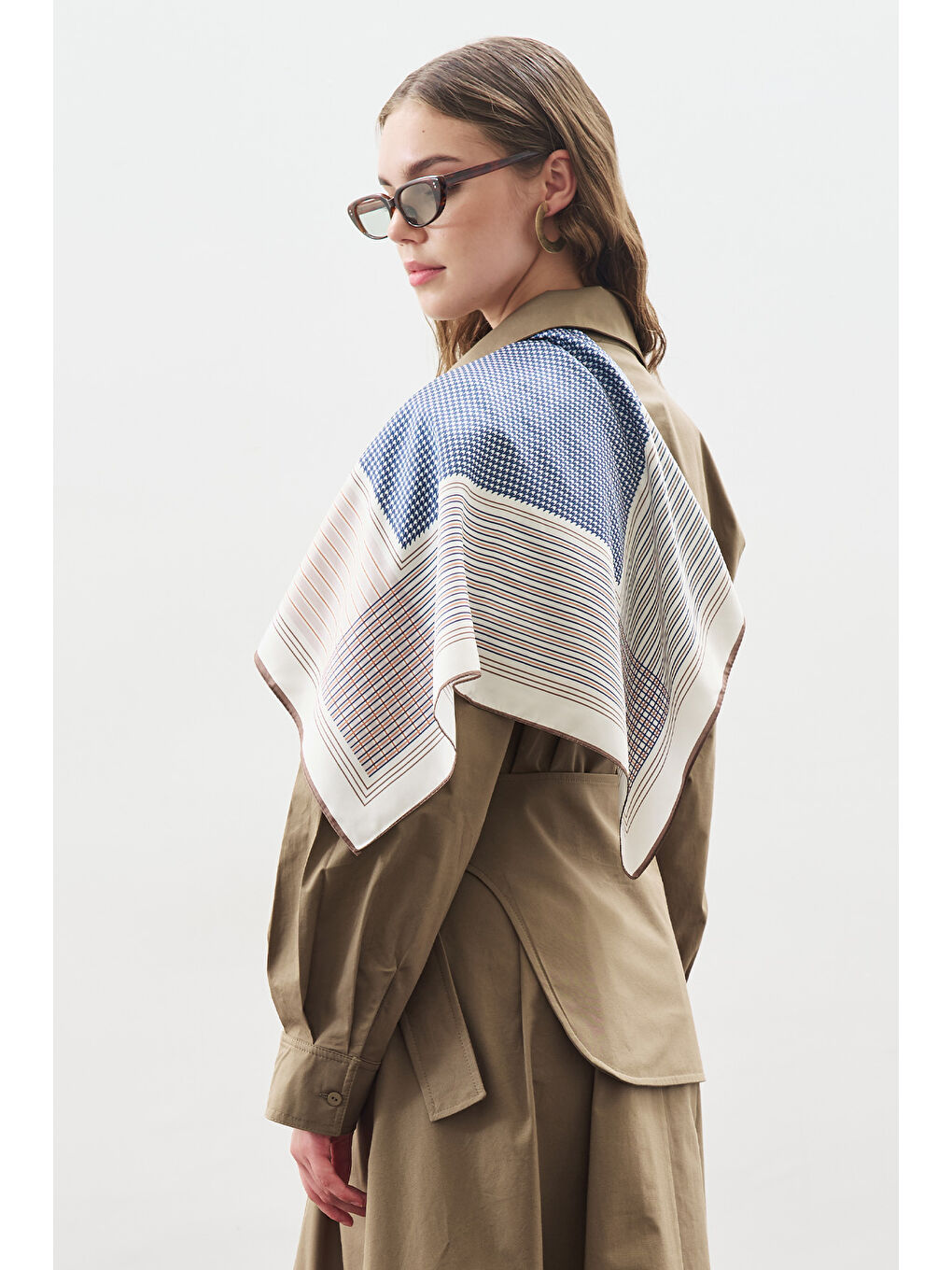 Sarı Desenli Orta Boy Saten Fular Classıc Navy