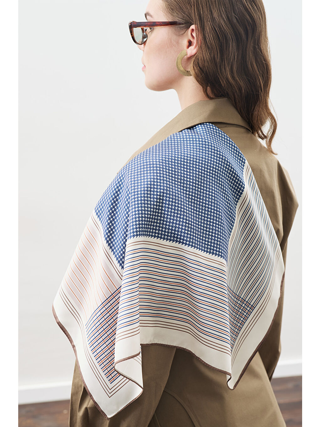 Sarı Desenli Orta Boy Saten Fular Classıc Navy-1