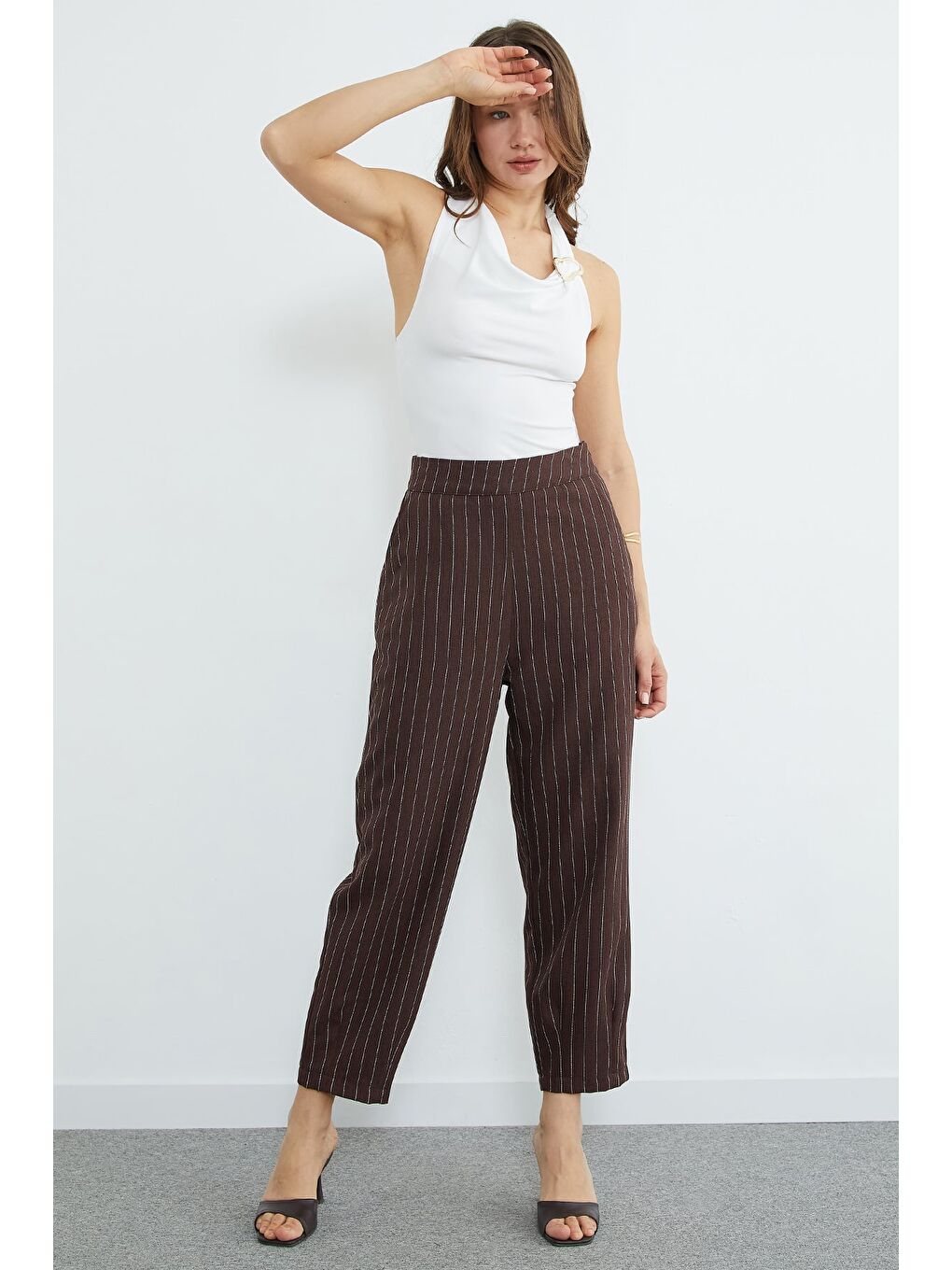 Kahverengi Çizgili Fermuarlı Pensli Cepli Pantolon-2