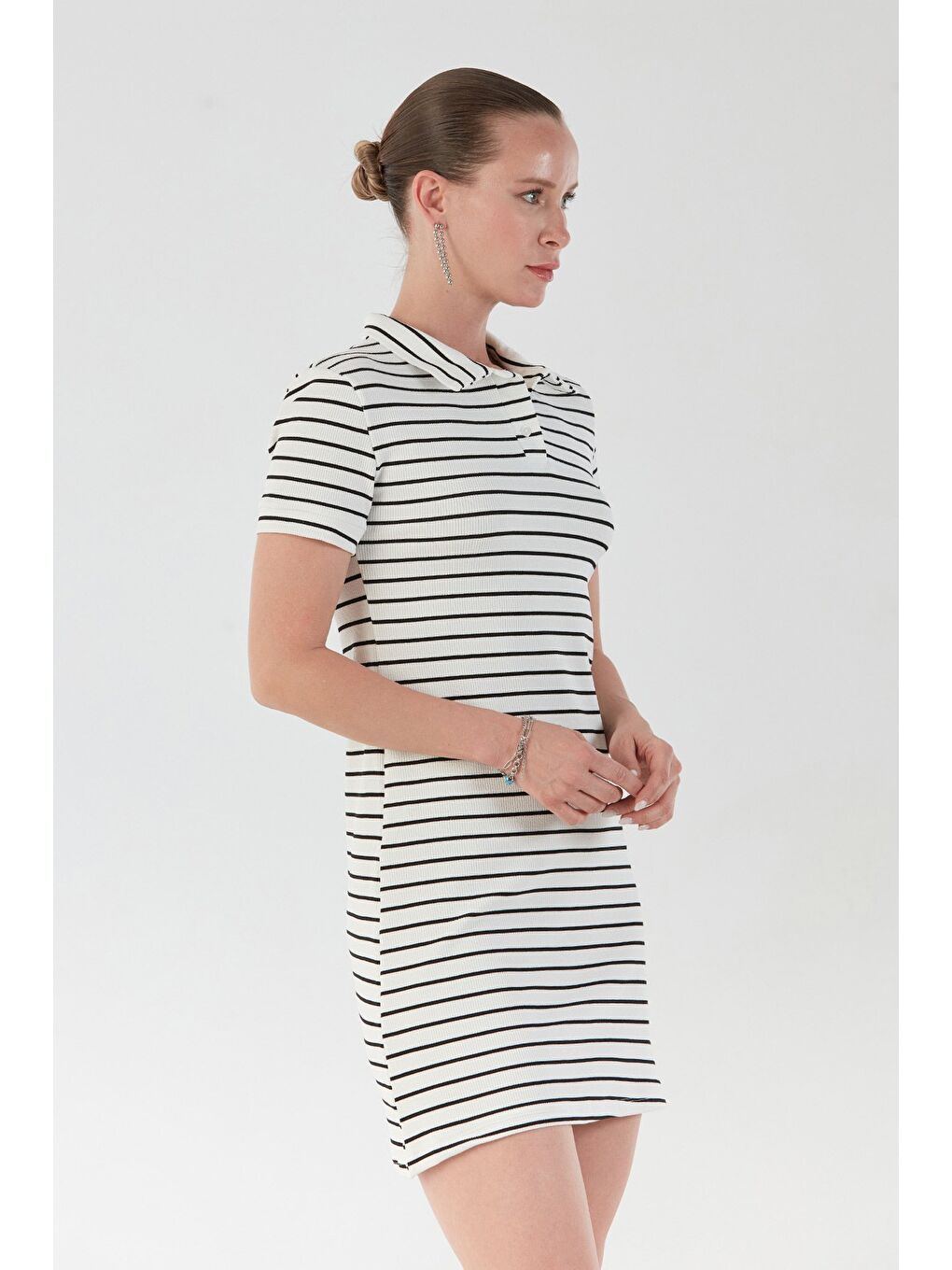 Beyaz Polo Yaka Kısa Kol Elbise-1