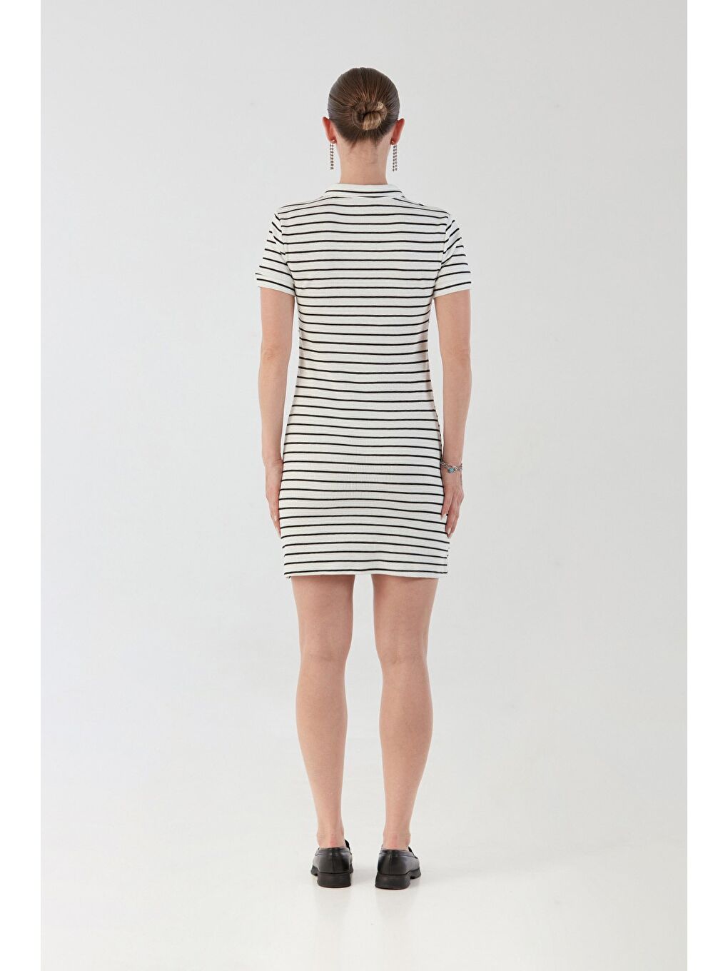 Beyaz Polo Yaka Kısa Kol Elbise-3