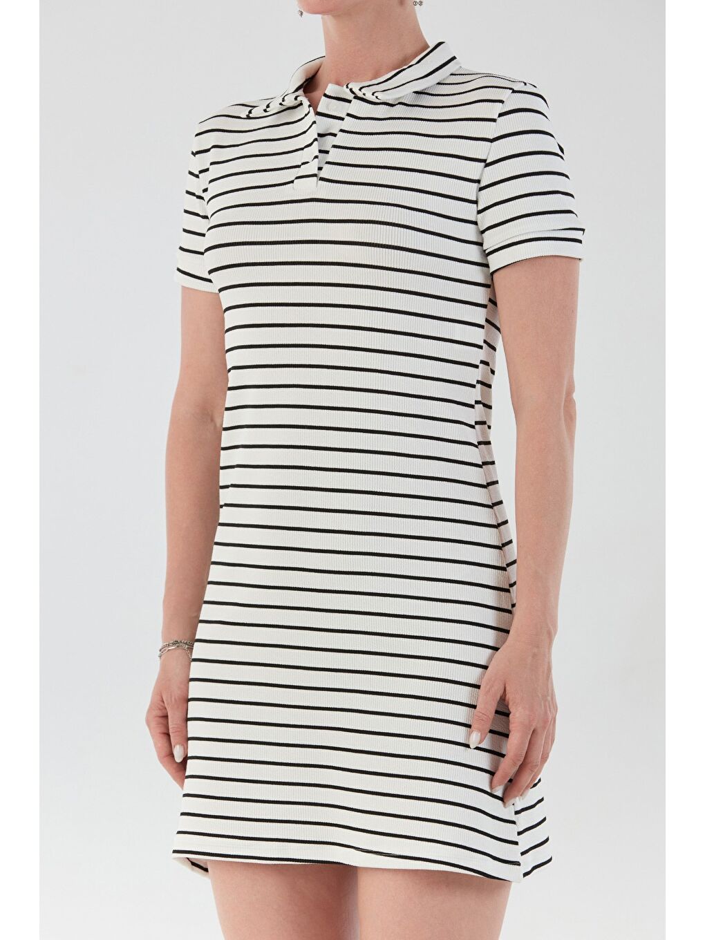 Beyaz Polo Yaka Kısa Kol Elbise-4