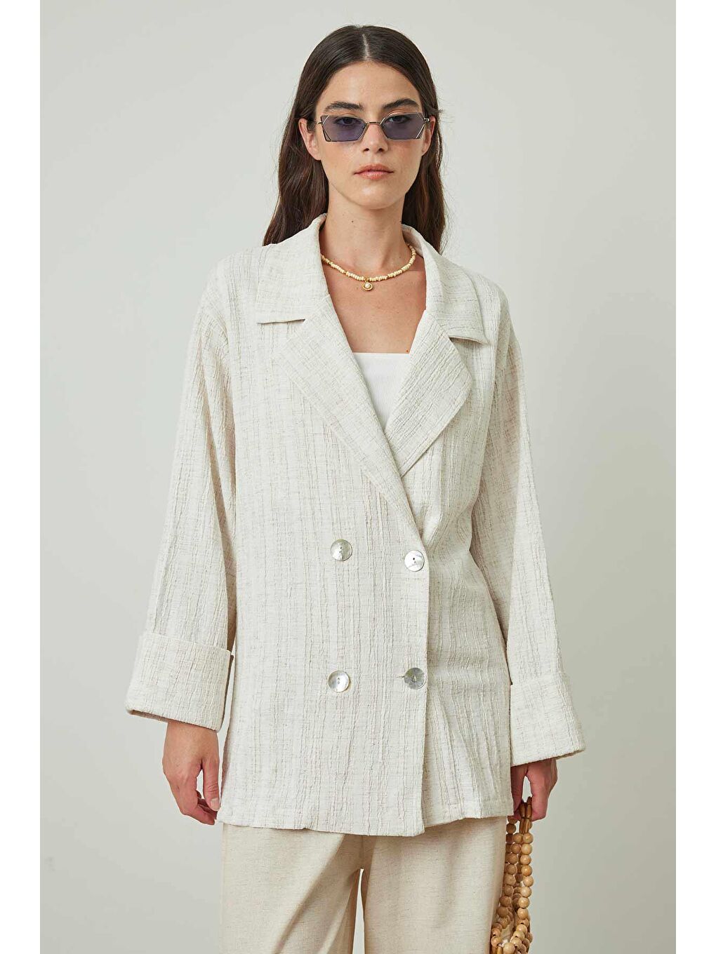 Sedef Düğmeli Bej Keten Ceket-1