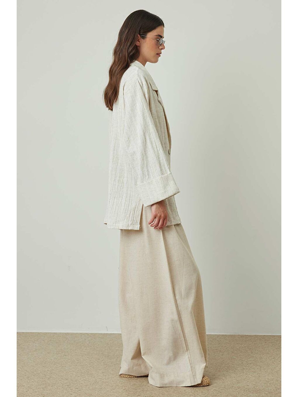 Sedef Düğmeli Bej Keten Ceket-3