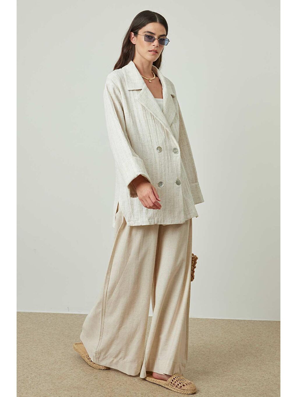 Sedef Düğmeli Bej Keten Ceket-4