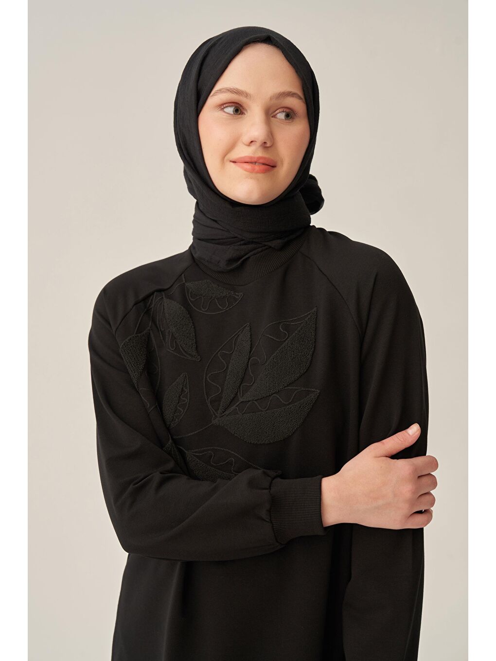 Siyah-Pamuklu Yaprak Desenli Tunik-4